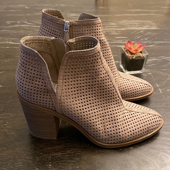 Dolce Vita Shoes - Dolce Vita | Tan Suede Ankle Heel Perforated Bootie women’s 7